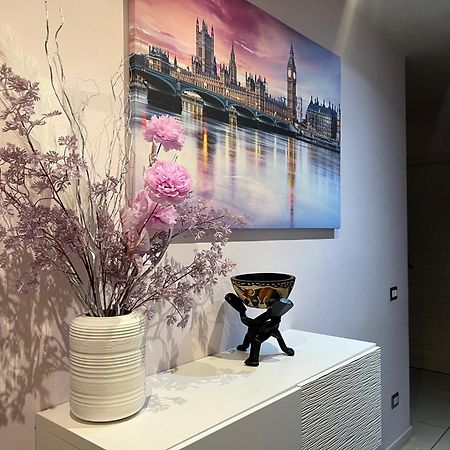 Stay In Style - Vibrant Condo In San Giovanni Lupatoto Buitenkant foto
