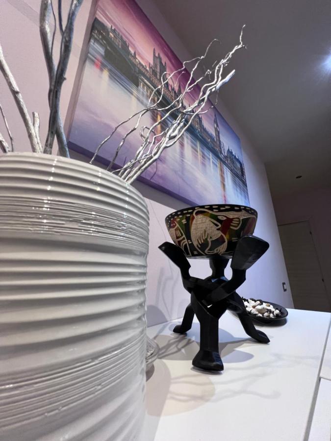 Stay In Style - Vibrant Condo In San Giovanni Lupatoto Buitenkant foto