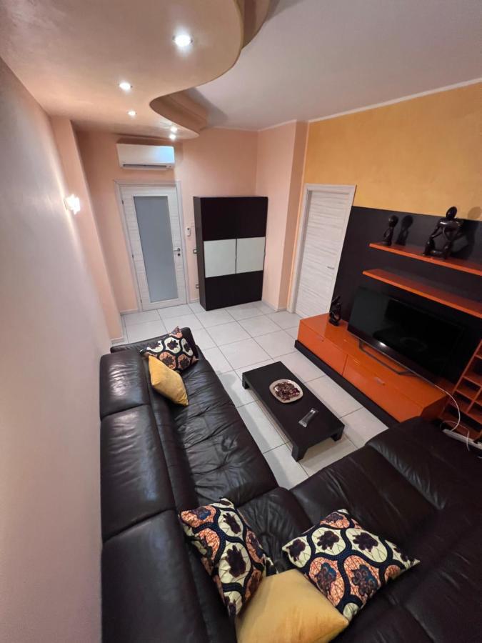 Stay In Style - Vibrant Condo In San Giovanni Lupatoto Buitenkant foto