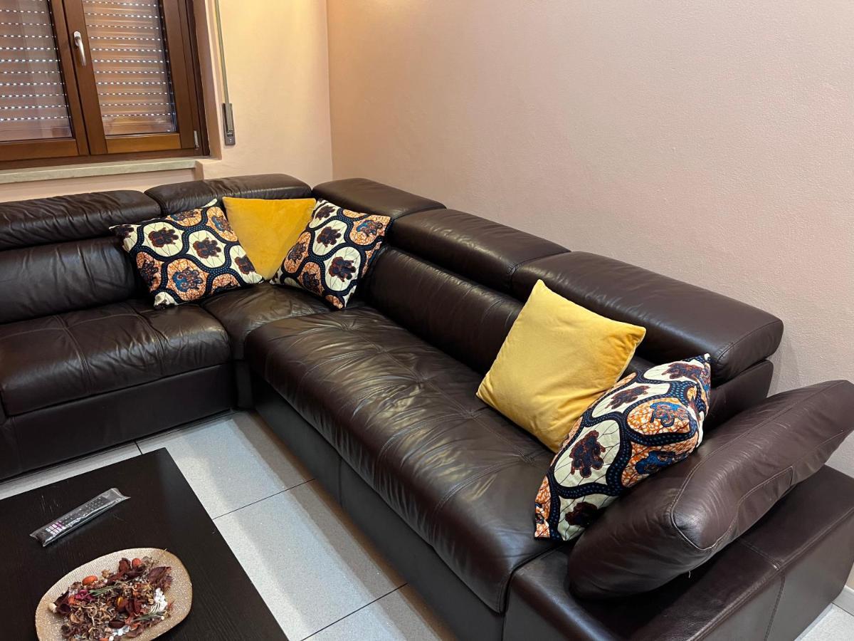 Stay In Style - Vibrant Condo In San Giovanni Lupatoto Buitenkant foto