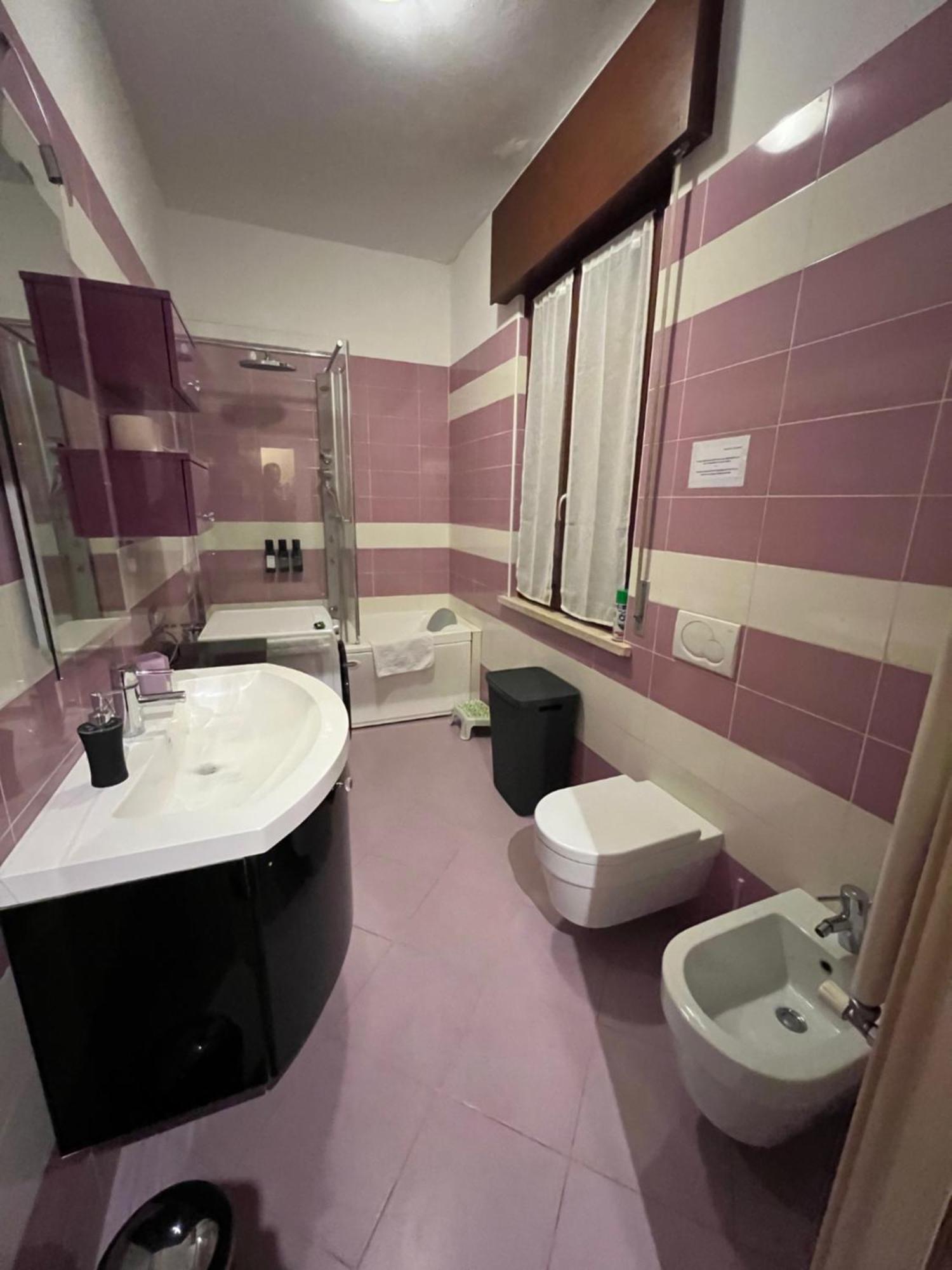 Stay In Style - Vibrant Condo In San Giovanni Lupatoto Buitenkant foto